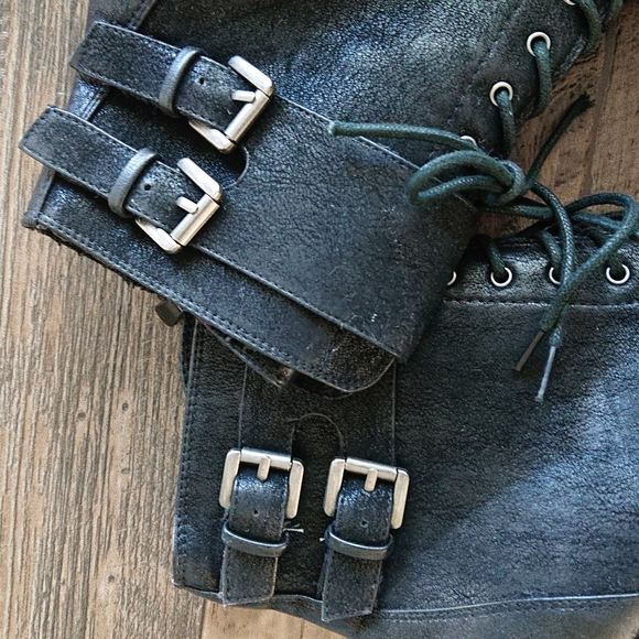 Express Ankle Boots - Picture 9 of 10